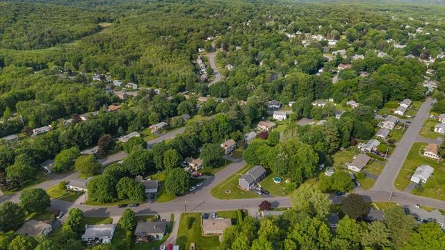 15 Mars Dr, Shrewsbury, MA 01545