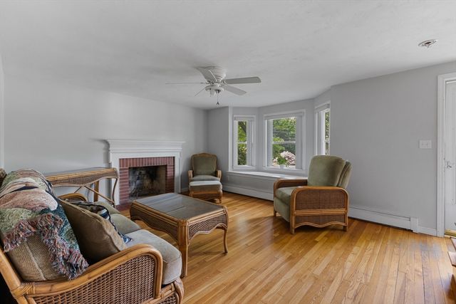 15 Mars Dr, Shrewsbury, MA 01545