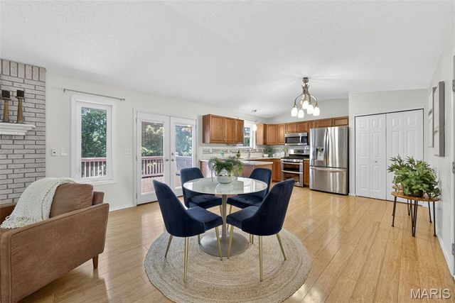12123 Josephine Marie Drive, Maryland Heights, MO 63043