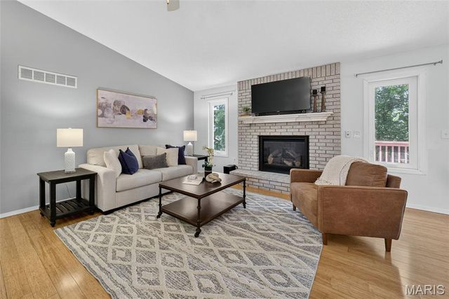 12123 Josephine Marie Drive, Maryland Heights, MO 63043