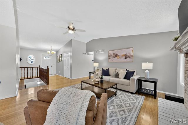 12123 Josephine Marie Drive, Maryland Heights, MO 63043