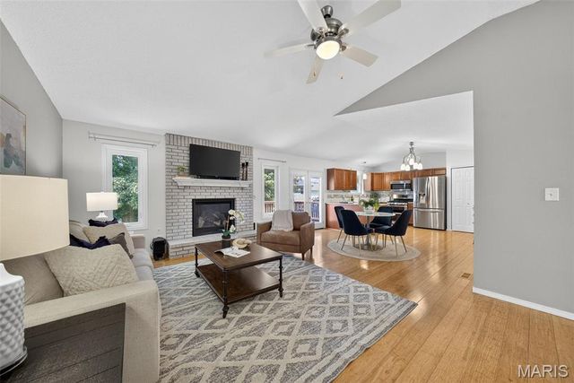 12123 Josephine Marie Drive, Maryland Heights, MO 63043