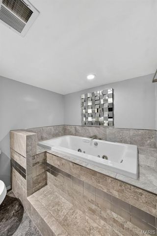 12123 Josephine Marie Drive, Maryland Heights, MO 63043