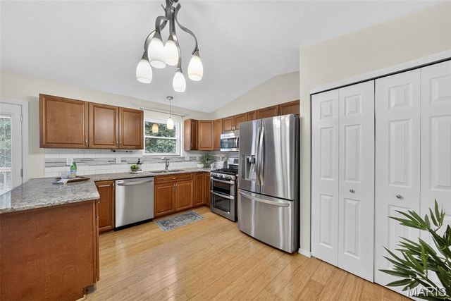 12123 Josephine Marie Drive, Maryland Heights, MO 63043
