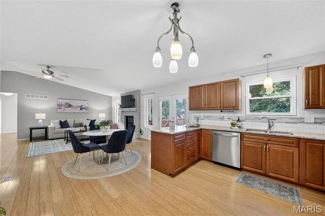 12123 Josephine Marie Drive, Maryland Heights, MO 63043