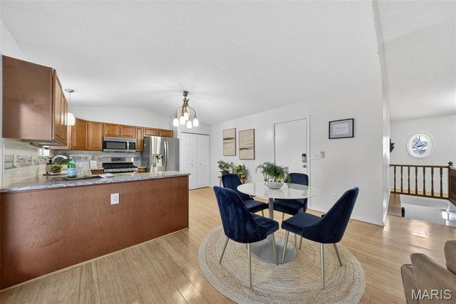 12123 Josephine Marie Drive, Maryland Heights, MO 63043