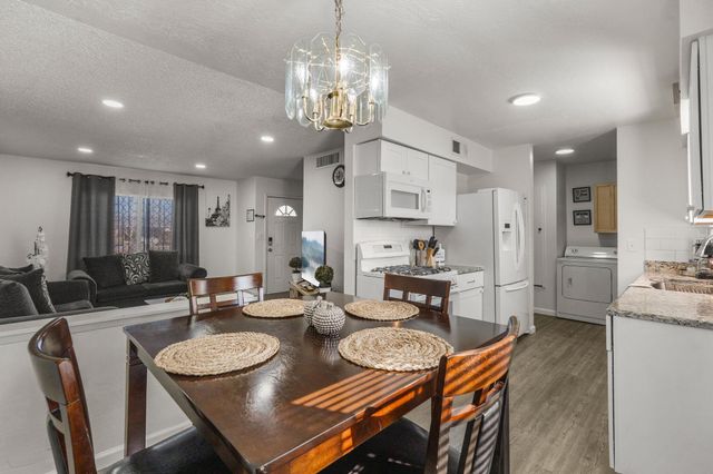 1708 Wheeler Avenue SE, Albuquerque, NM 87106