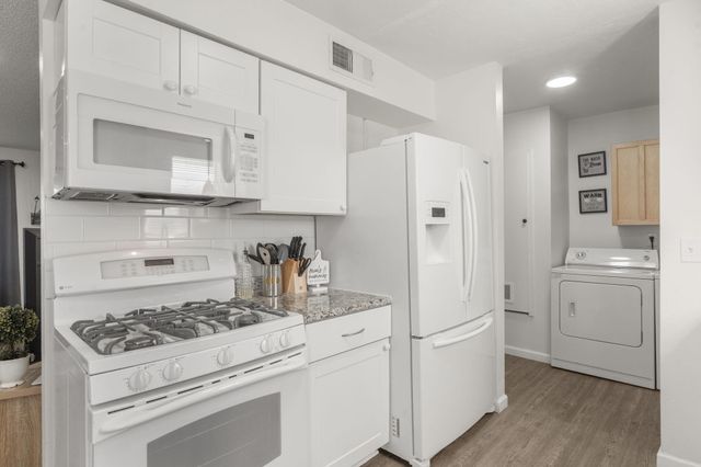 1708 Wheeler Avenue SE, Albuquerque, NM 87106