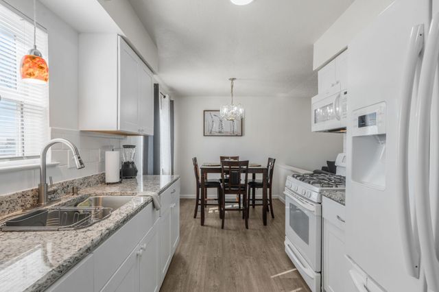 1708 Wheeler Avenue SE, Albuquerque, NM 87106