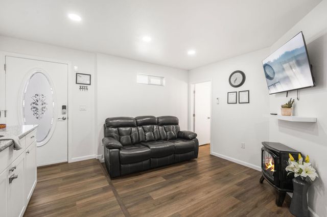 1708 Wheeler Avenue SE, Albuquerque, NM 87106