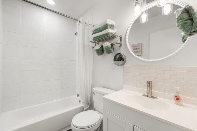 1708 Wheeler Avenue SE, Albuquerque, NM 87106