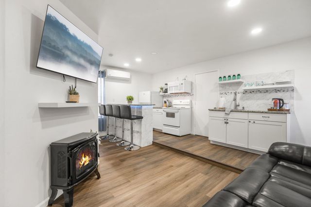 1708 Wheeler Avenue SE, Albuquerque, NM 87106