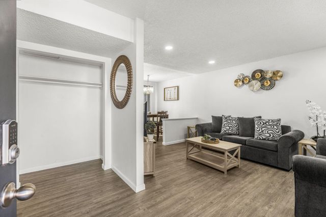 1708 Wheeler Avenue SE, Albuquerque, NM 87106