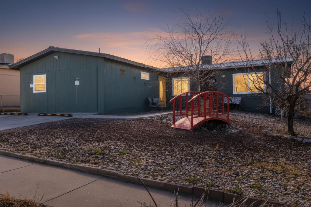 1708 Wheeler Avenue SE, Albuquerque, NM 87106
