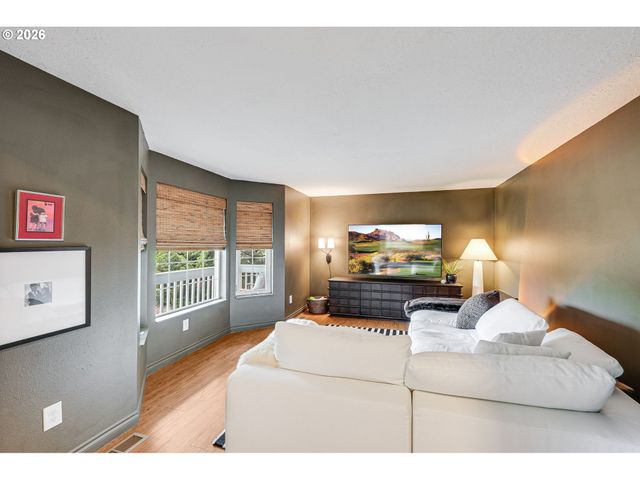 506 HAUSSLER Rd, Kelso, WA 98626