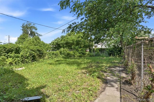 9388 Ward Street, Detroit, MI 48228