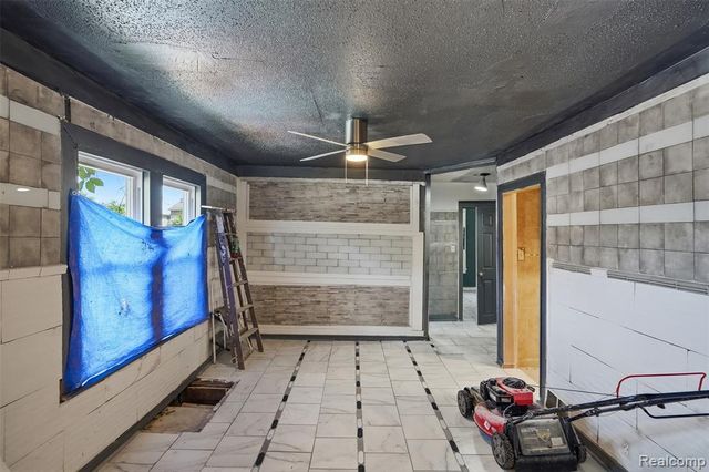 9388 Ward Street, Detroit, MI 48228