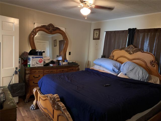1009 Wolters Avenue, Schulenburg, TX 78956