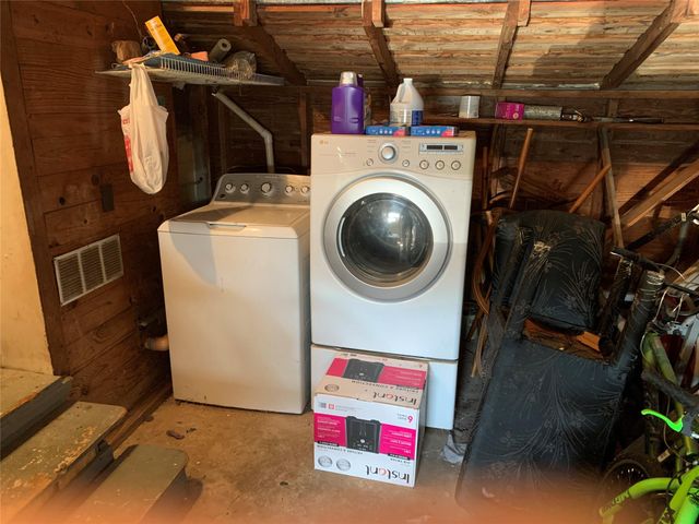 1009 Wolters Avenue, Schulenburg, TX 78956