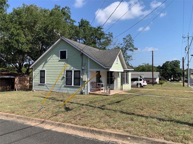 1009 Wolters Avenue, Schulenburg, TX 78956