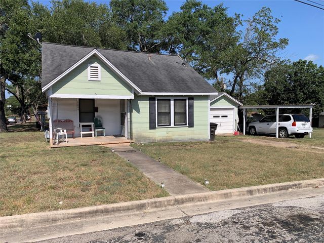 1009 Wolters Avenue, Schulenburg, TX 78956
