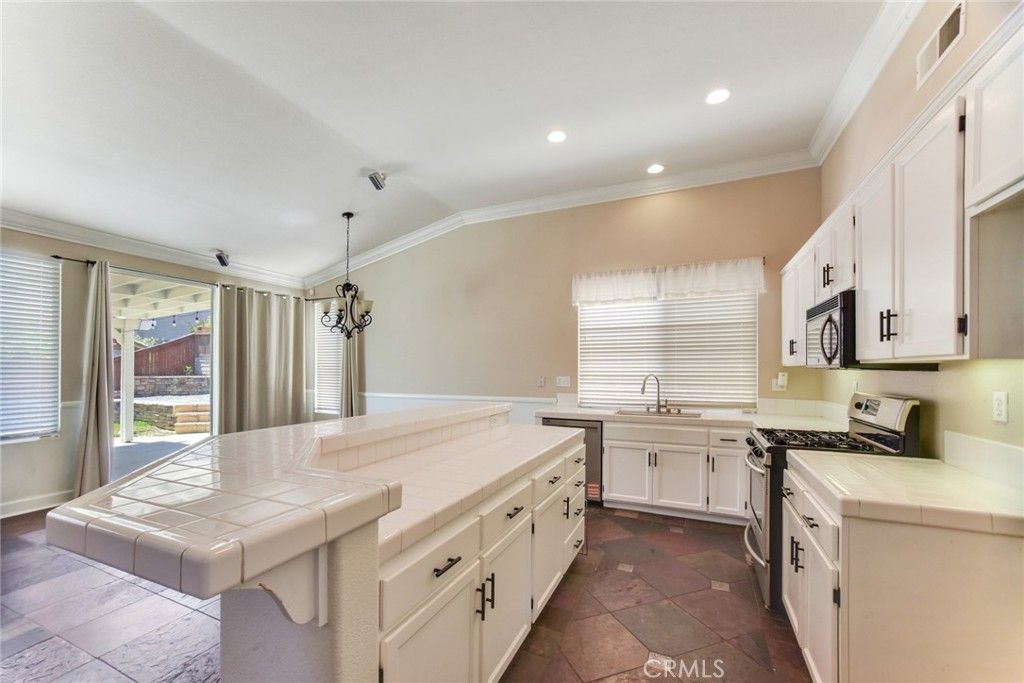 Image 4 of property listing at 27442 Barcelona, Corona, CA 92883