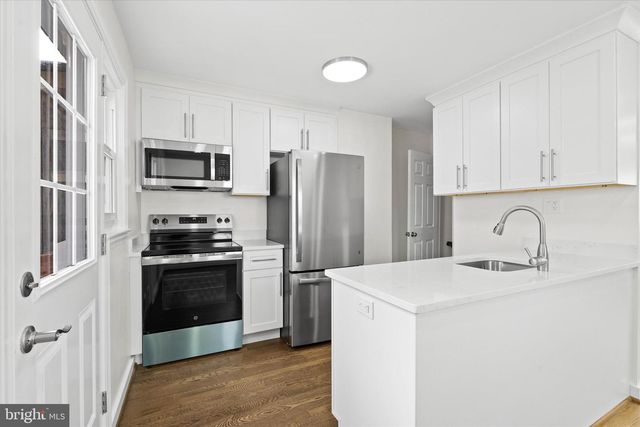 6913 WESTHAMPTON DR, Alexandria, VA 22307