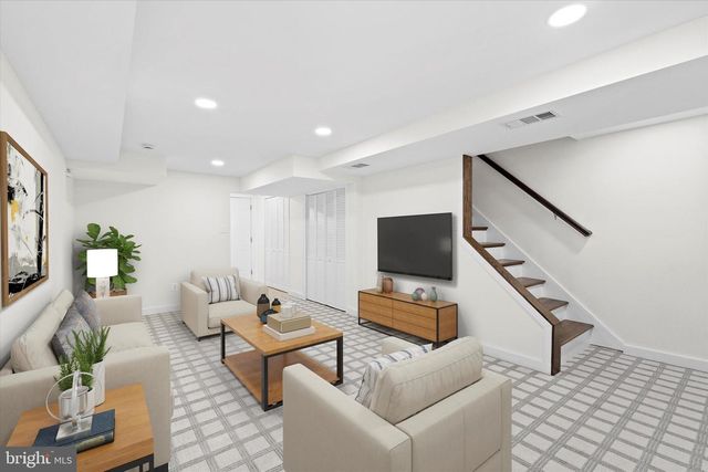 6913 WESTHAMPTON DR, Alexandria, VA 22307