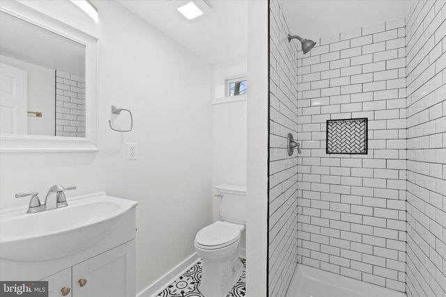 6913 WESTHAMPTON DR, Alexandria, VA 22307