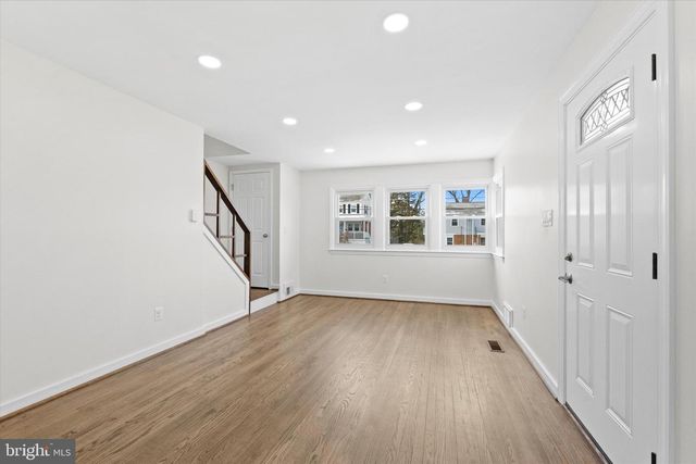 6913 WESTHAMPTON DR, Alexandria, VA 22307