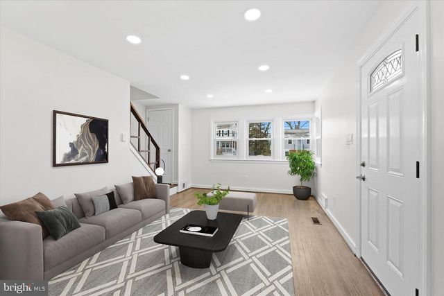 6913 WESTHAMPTON DR, Alexandria, VA 22307