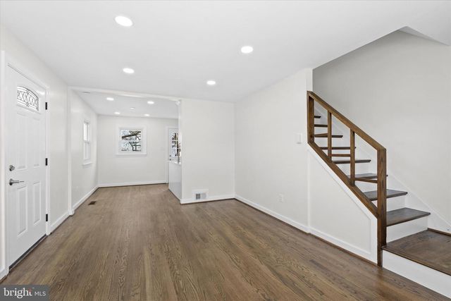 6913 WESTHAMPTON DR, Alexandria, VA 22307