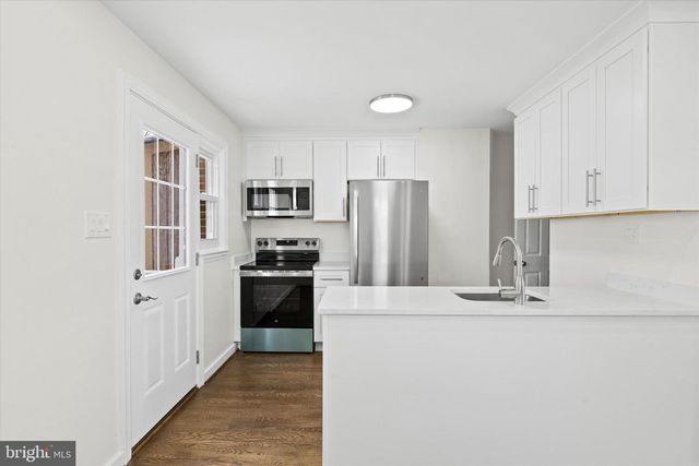 6913 WESTHAMPTON DR, Alexandria, VA 22307