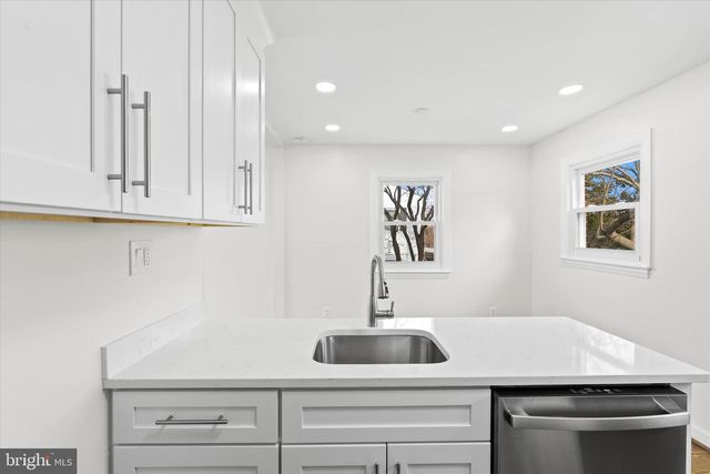 6913 WESTHAMPTON DR, Alexandria, VA 22307