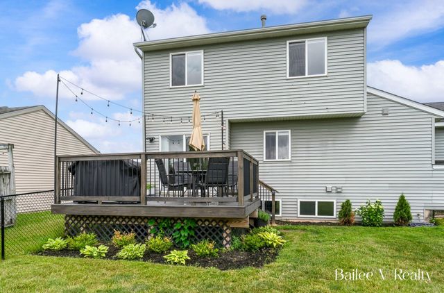 295 Settlers Pass NE, Cedar Springs, MI 49319