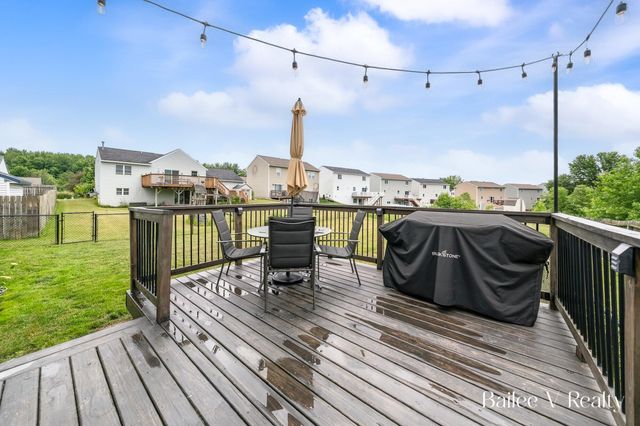 295 Settlers Pass NE, Cedar Springs, MI 49319