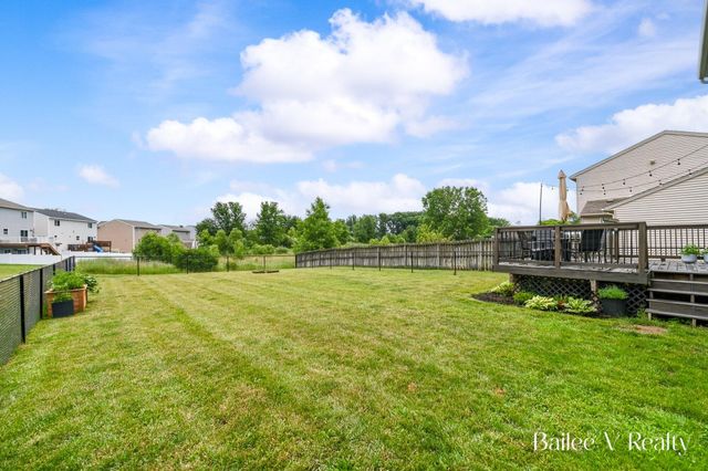 295 Settlers Pass NE, Cedar Springs, MI 49319