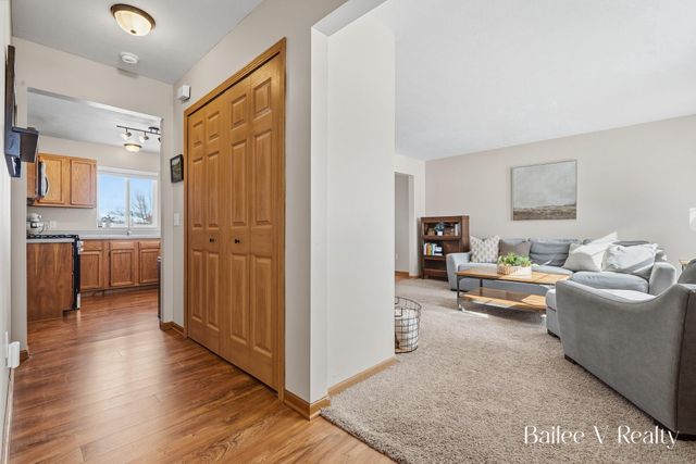 295 Settlers Pass NE, Cedar Springs, MI 49319