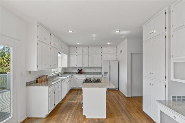 36605 E Pink Hill Road, Oak Grove, MO 64075