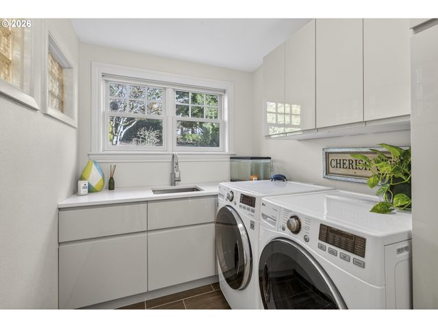 13220 S IRON MOUNTAIN Blvd, Portland, OR 97219