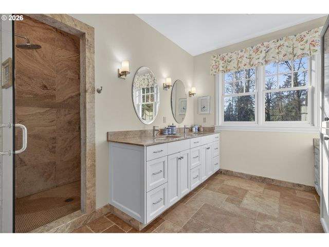 13220 S IRON MOUNTAIN Blvd, Portland, OR 97219