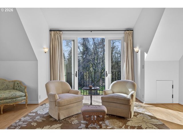 13220 S IRON MOUNTAIN Blvd, Portland, OR 97219