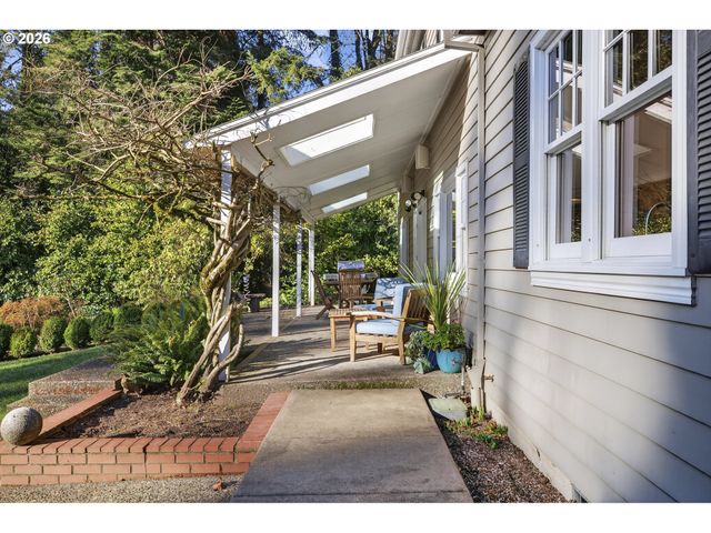 13220 S IRON MOUNTAIN Blvd, Portland, OR 97219