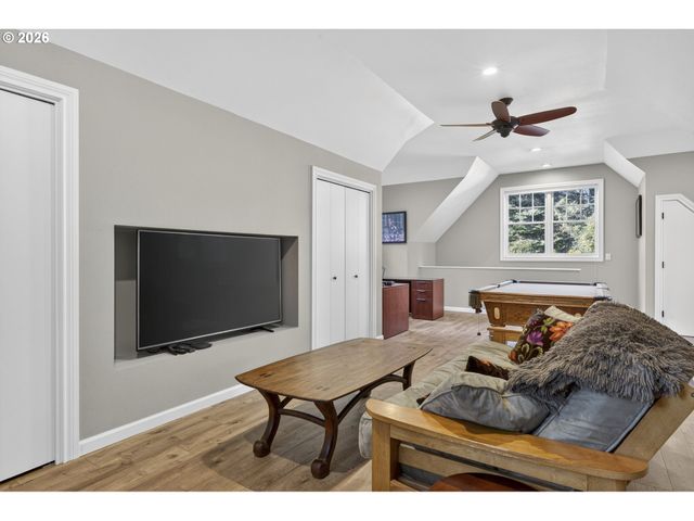 13220 S IRON MOUNTAIN Blvd, Portland, OR 97219