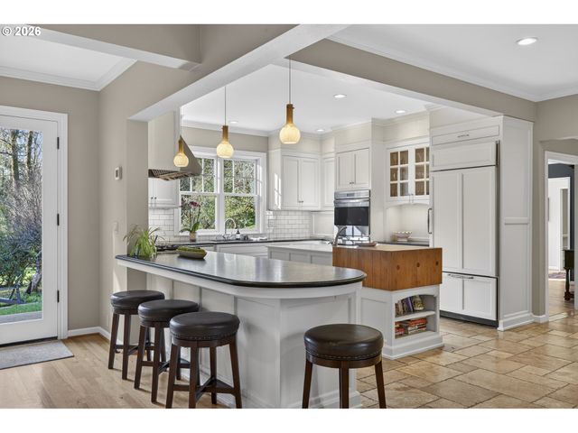 13220 S IRON MOUNTAIN Blvd, Portland, OR 97219