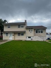 38 Jackson Avenue, Carteret, NJ 07008