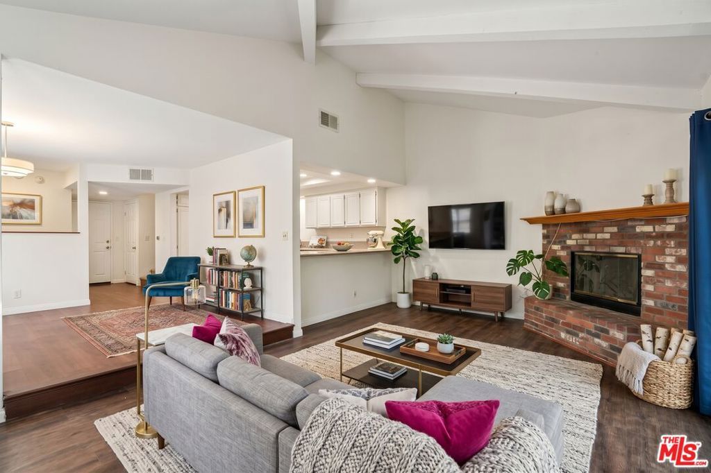 18424 Keswick Street 12, Reseda, CA 91335 — photo 4
