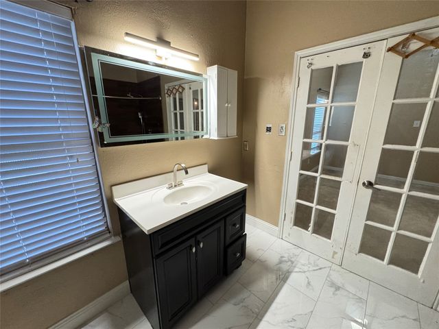 911 Gaynor Avenue, Duncanville, TX 75137
