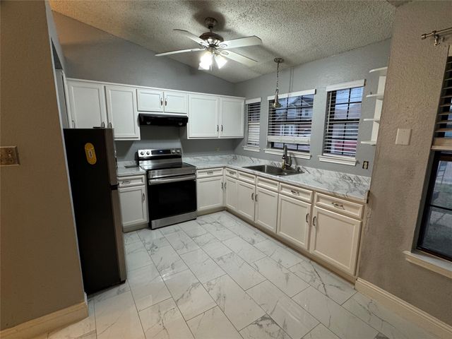 911 Gaynor Avenue, Duncanville, TX 75137