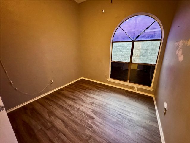 911 Gaynor Avenue, Duncanville, TX 75137